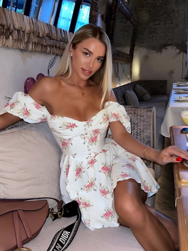 Кристина привлекательная девушка из Никольского цена от 8000 руб